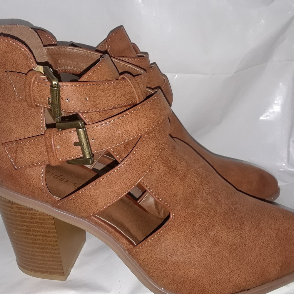 A Rider Girl brand Ankle boots with heels! Size 10